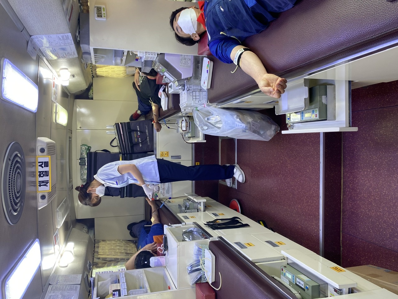 SK머티리얼즈 SK 릴레이 헌혈 캠페인 임직원 헌혈하는 모습 3